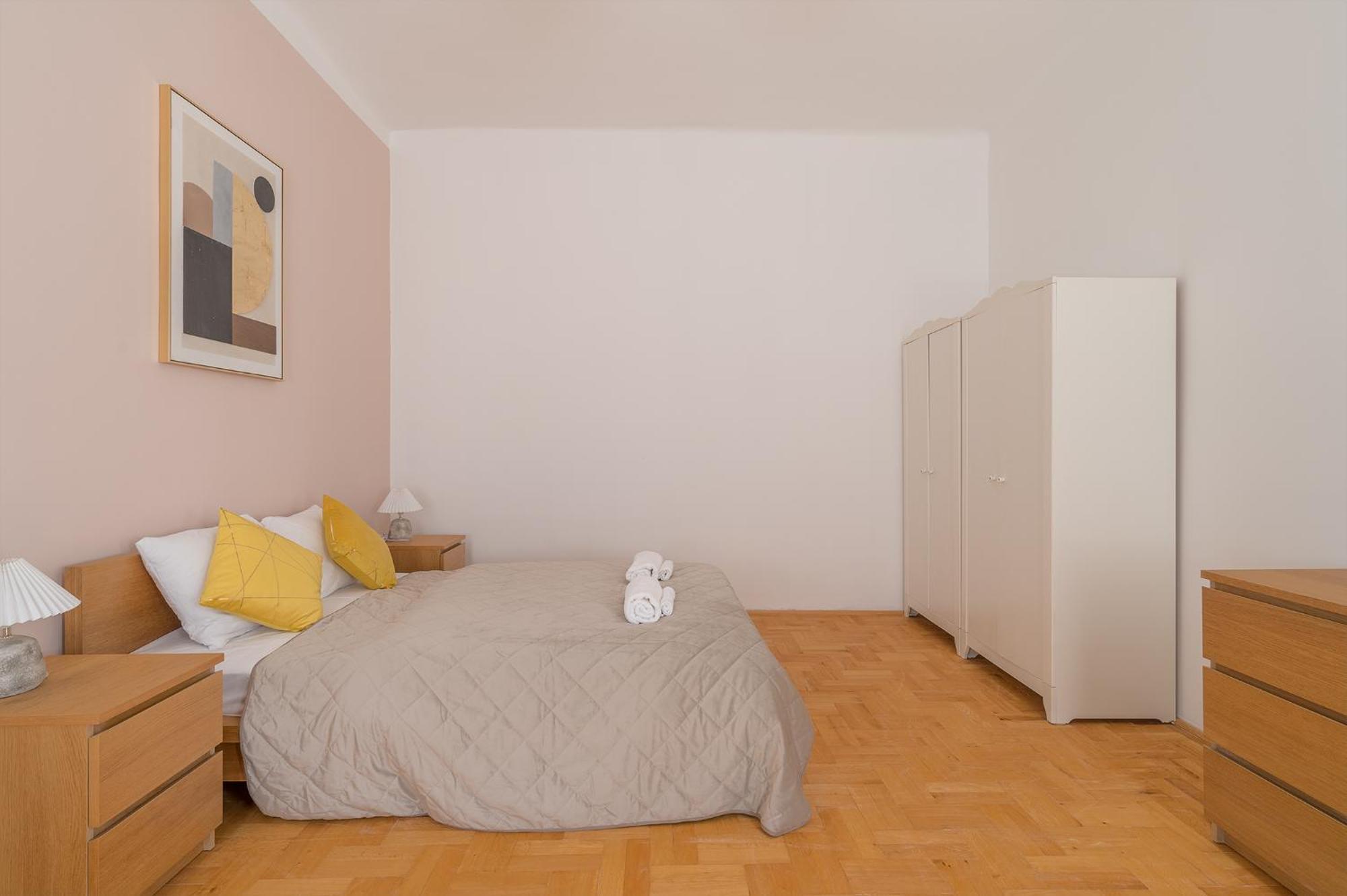 Apartment Quiet Central Near Heroes Square By Cavaland *