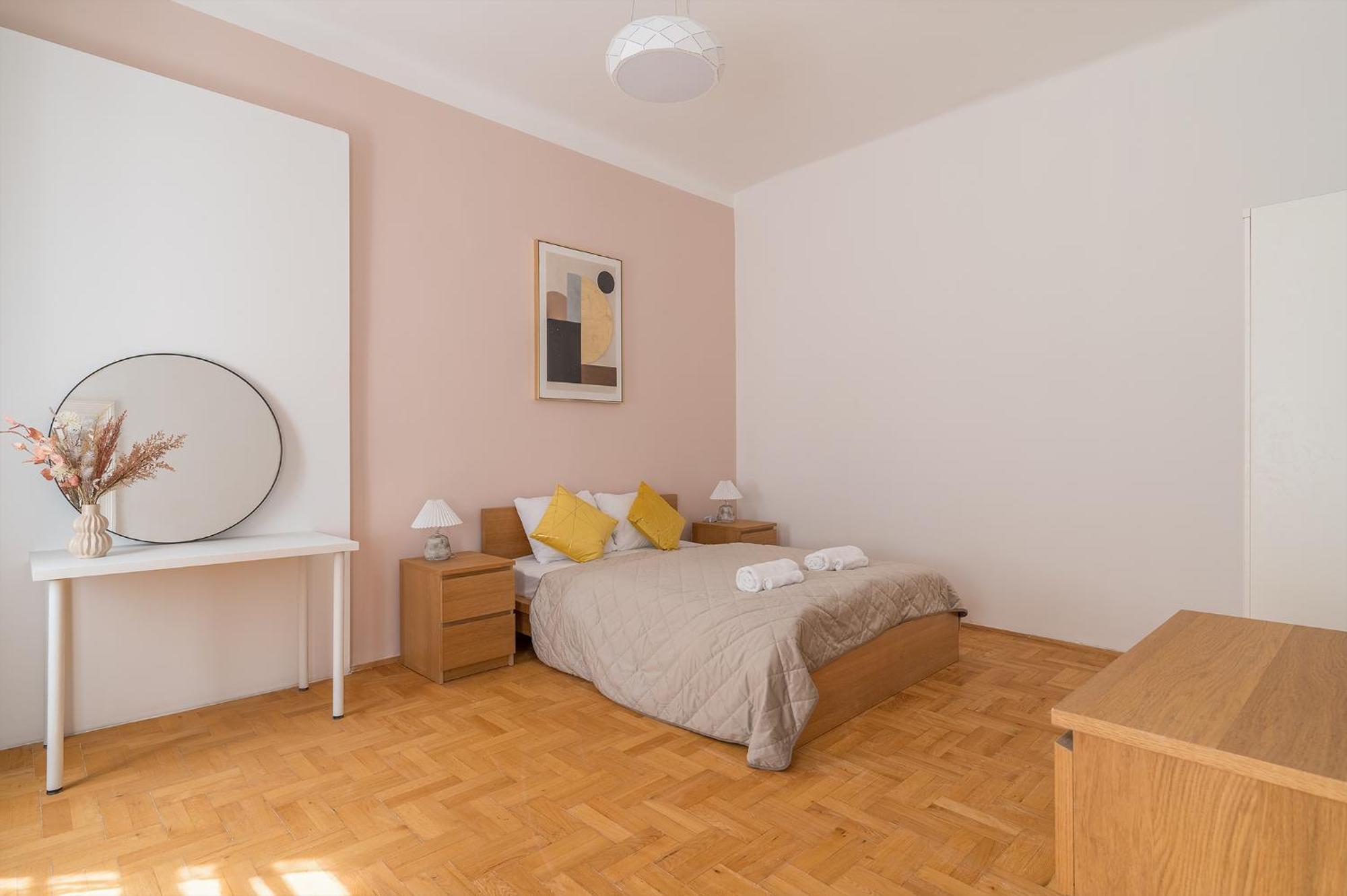 Apartment Quiet Central Near Heroes Square By Cavaland