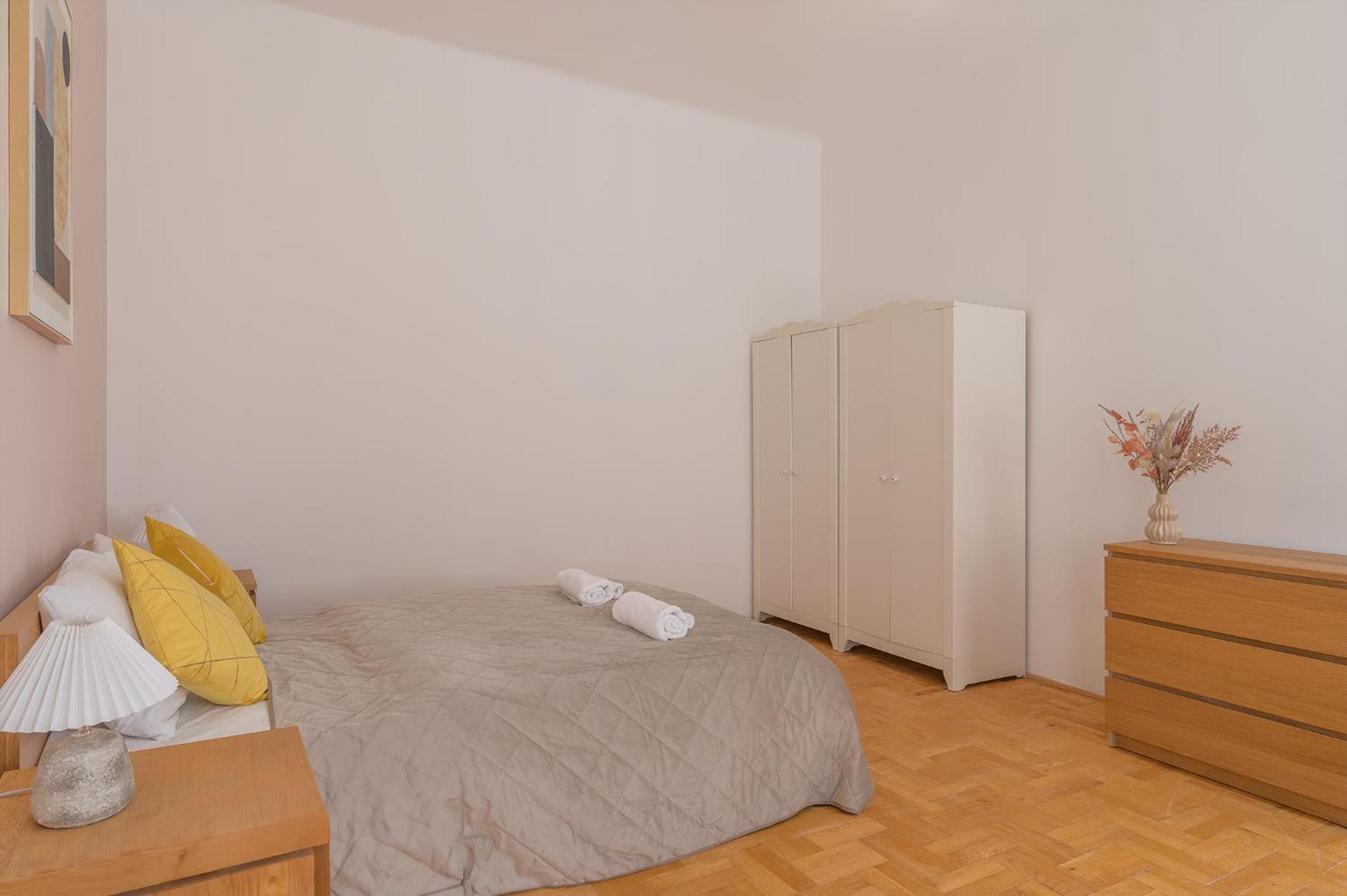 Quiet Central Near Heroes Square By Cavaland Apartment *