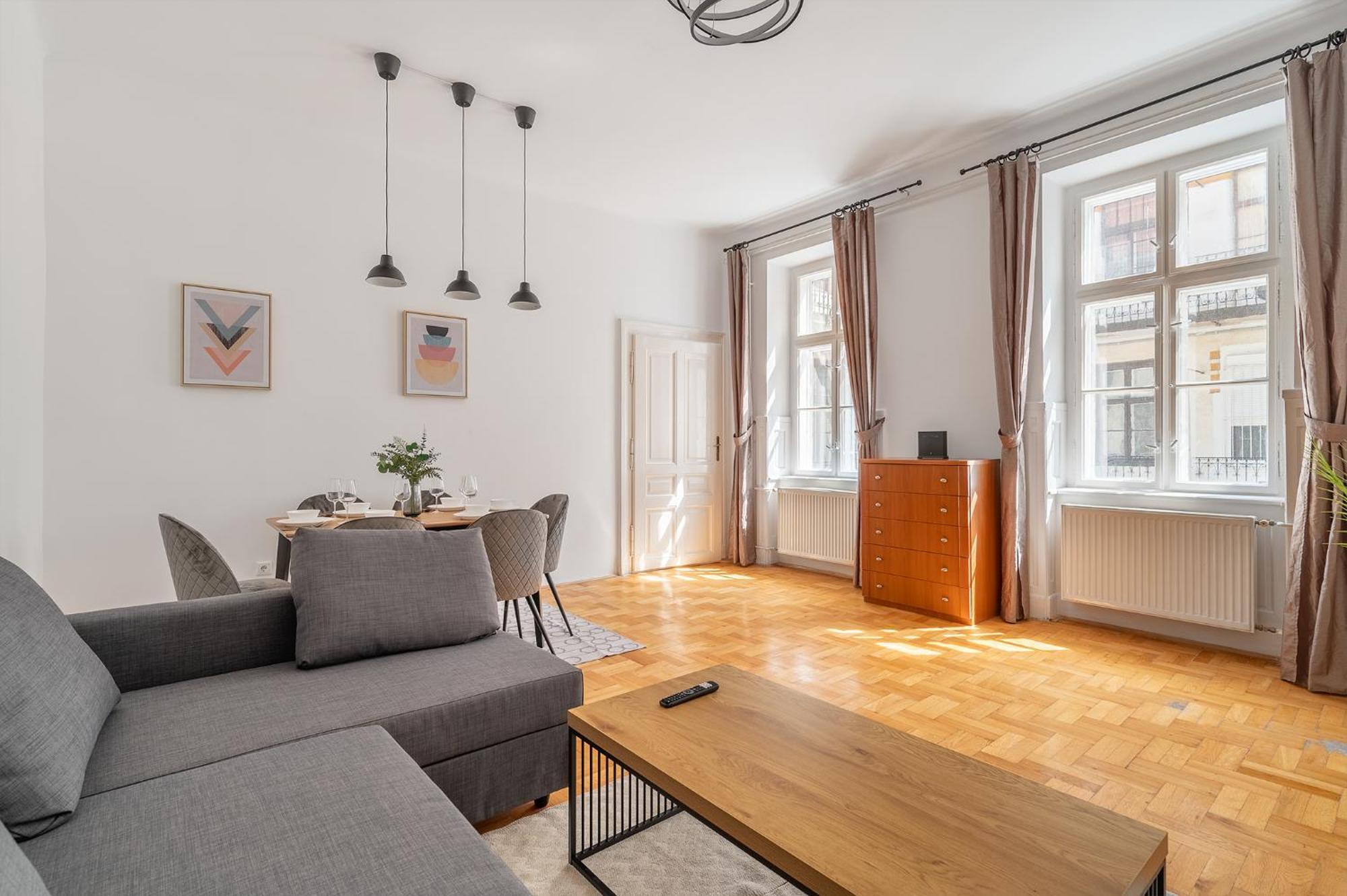 Apartment Quiet Central Near Heroes Square By Cavaland *