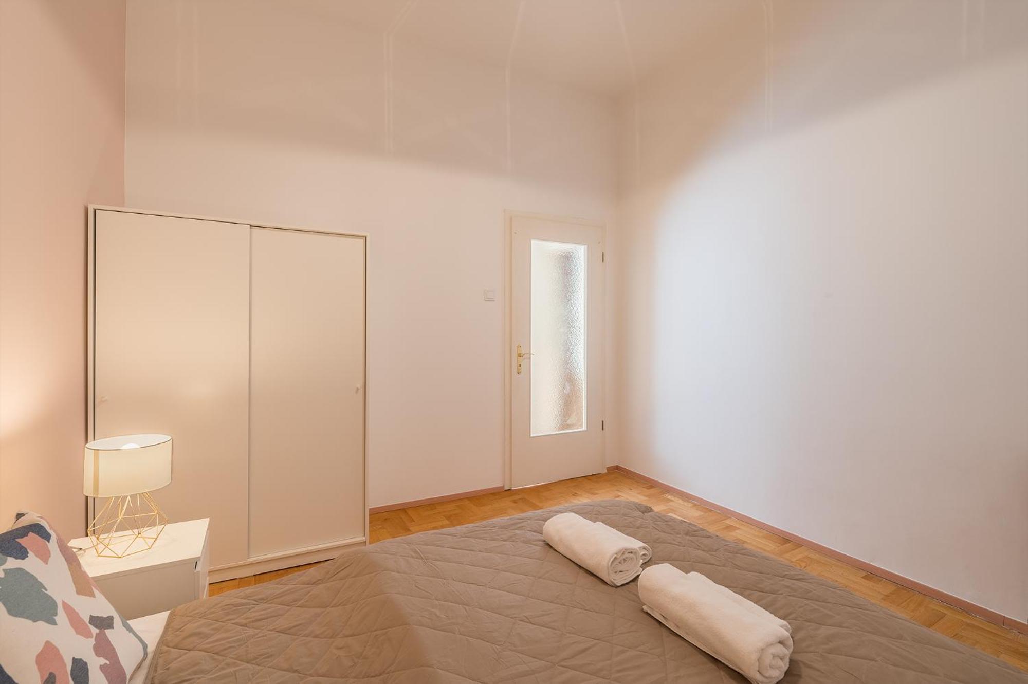Quiet Central Near Heroes Square By Cavaland Apartment *